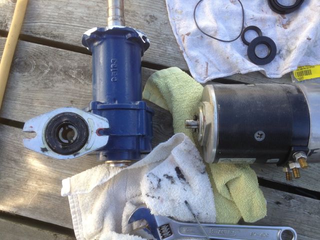 Photo 2. Motor and gearbox