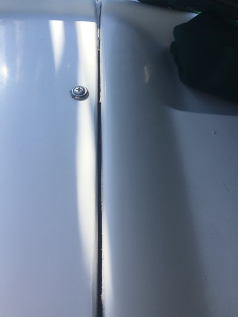 Seem with no caulking present